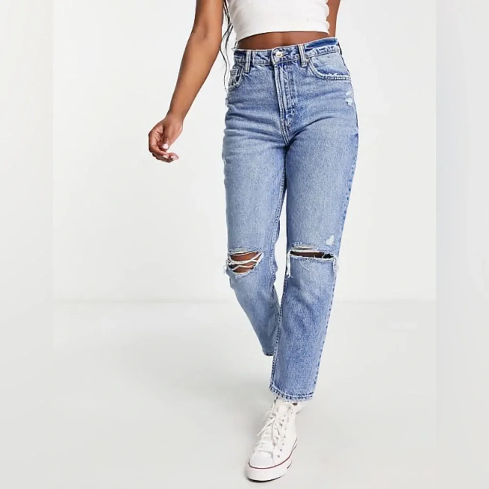 Bershka mom jeans high rise.  with rip in blue. Busted knee Size 4